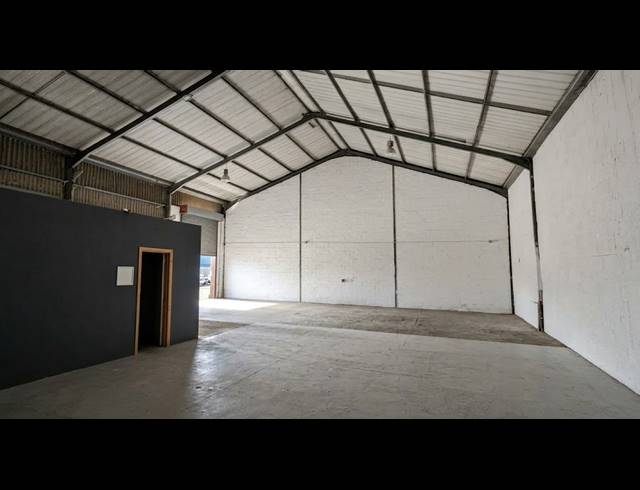 300M² WAREHOUSE TO LET IN PAROW INDUSTRIAL
